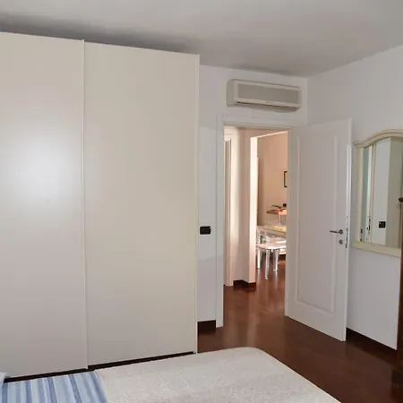 Апартаменты 100 Viale Italia Специя